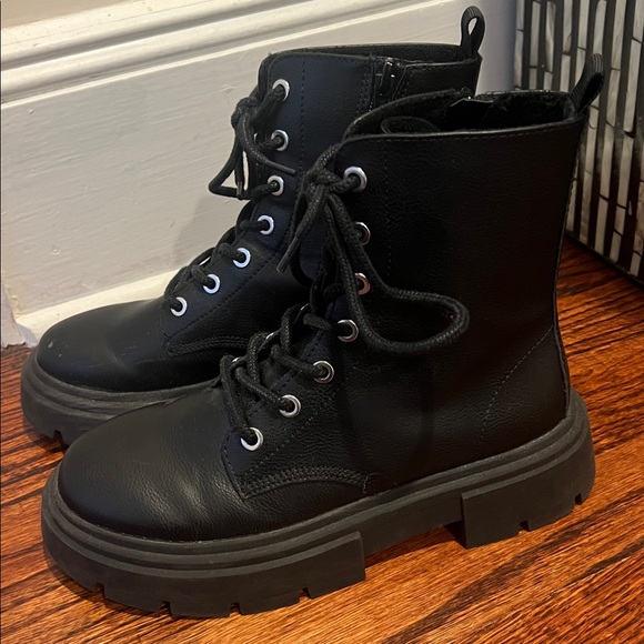 Girls Fleece Lined Winter Boots Size 4 - Picture 3 of 10